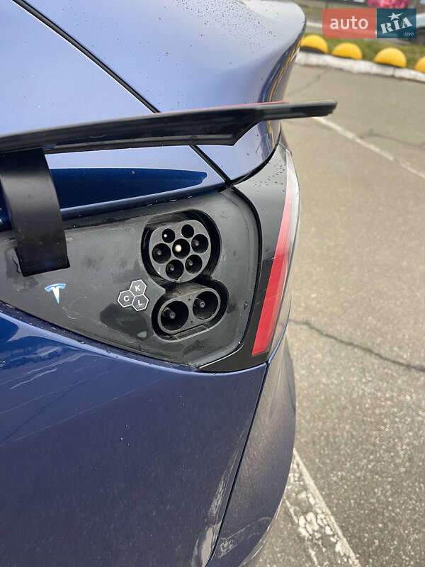 Внедорожник / Кроссовер Tesla Model Y 2023 в Киеве