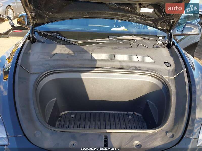 Внедорожник / Кроссовер Tesla Model Y 2023 в Львове