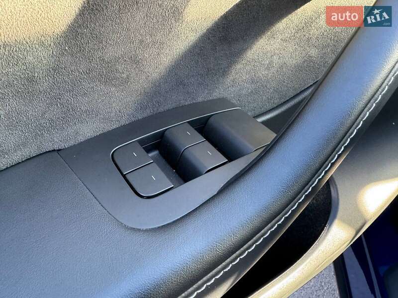 Внедорожник / Кроссовер Tesla Model Y 2023 в Киеве