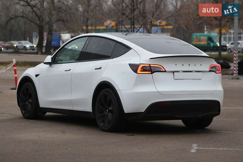 Позашляховик / Кросовер Tesla Model Y 2021 в Києві