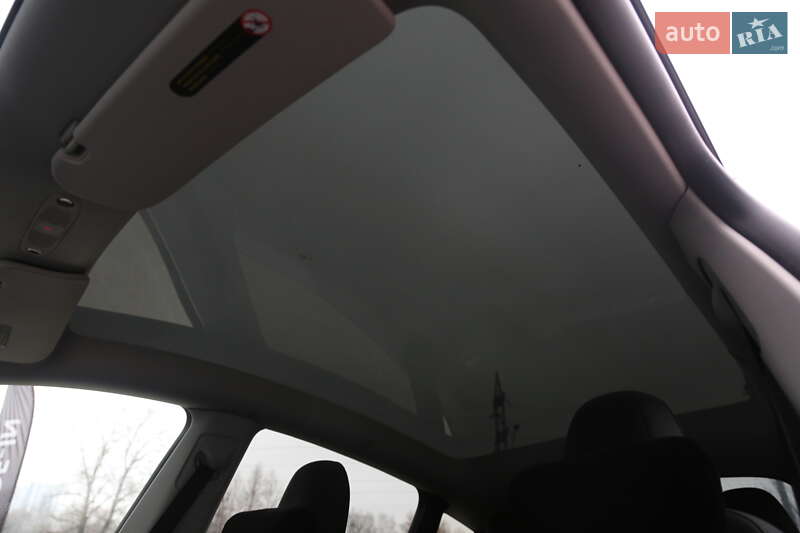 Позашляховик / Кросовер Tesla Model Y 2021 в Києві