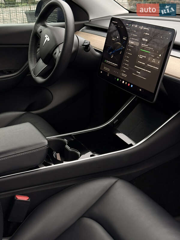 Внедорожник / Кроссовер Tesla Model Y 2021 в Киеве