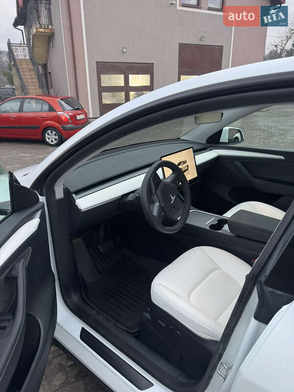 Внедорожник / Кроссовер Tesla Model Y 2024 в Львове
