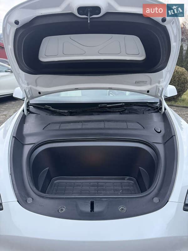 Внедорожник / Кроссовер Tesla Model Y 2024 в Львове