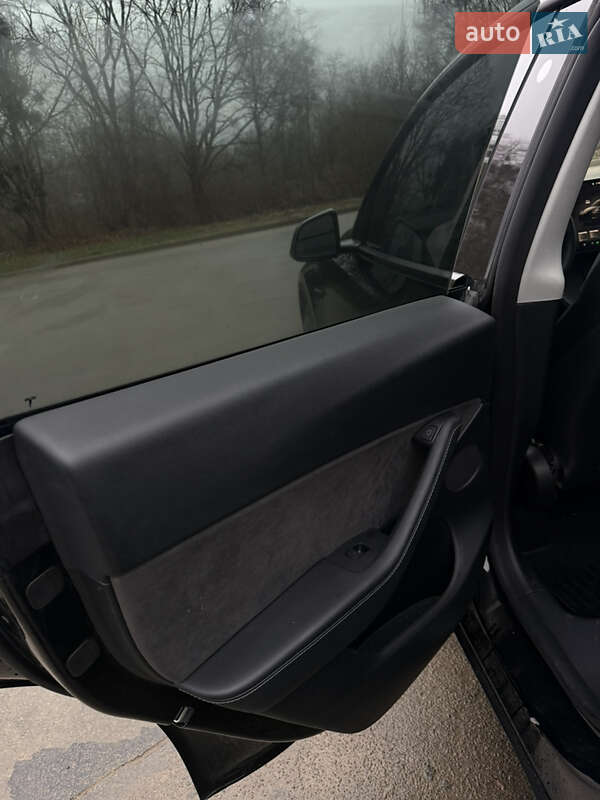 Внедорожник / Кроссовер Tesla Model Y 2022 в Львове