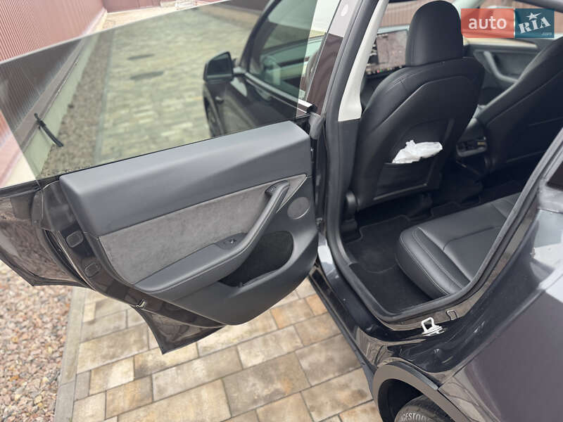 Внедорожник / Кроссовер Tesla Model Y 2024 в Киеве