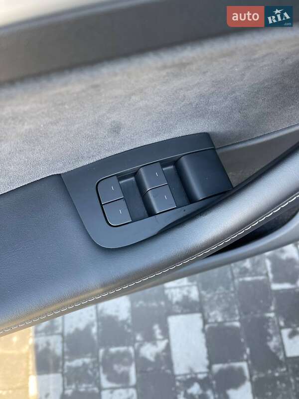 Позашляховик / Кросовер Tesla Model Y 2022 в Львові