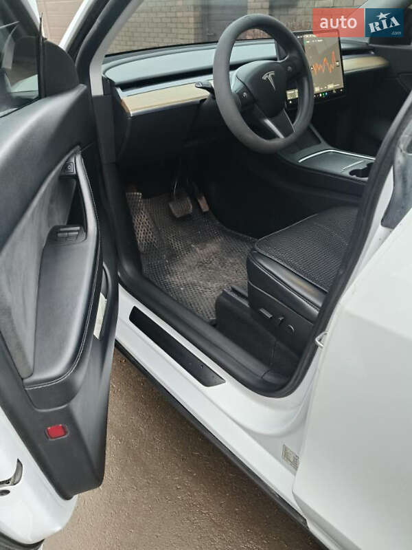 Внедорожник / Кроссовер Tesla Model Y 2021 в Сумах