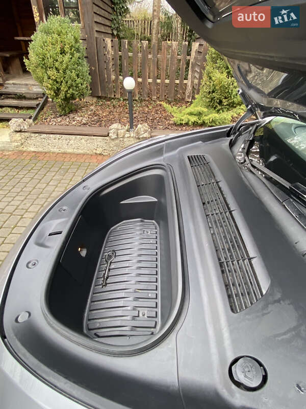 Внедорожник / Кроссовер Tesla Model Y 2024 в Львове