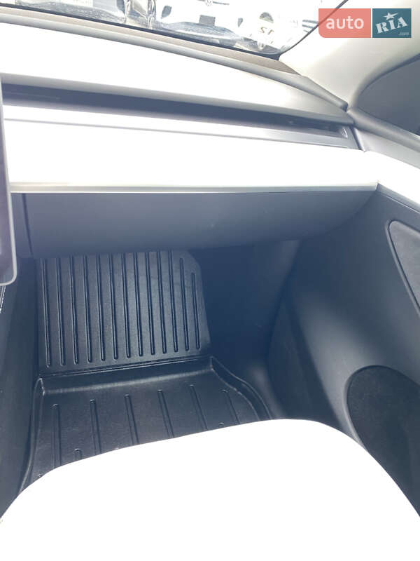 Внедорожник / Кроссовер Tesla Model Y 2024 в Львове