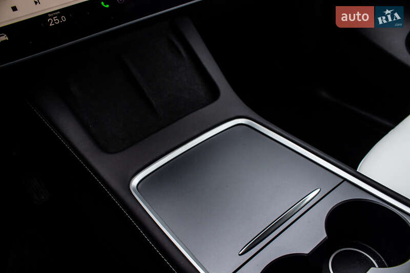 Внедорожник / Кроссовер Tesla Model Y 2024 в Львове