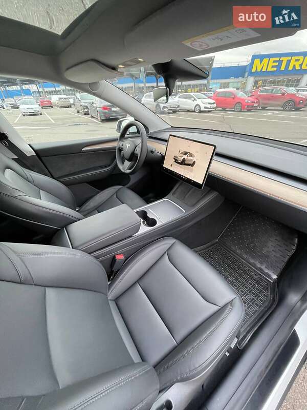 Внедорожник / Кроссовер Tesla Model Y 2023 в Киеве