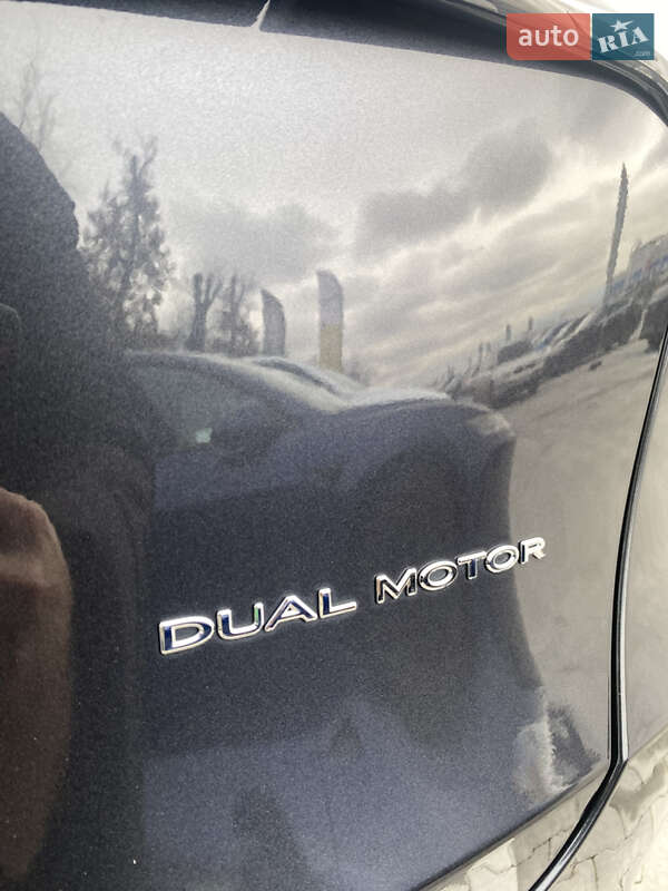 Позашляховик / Кросовер Tesla Model Y 2024 в Києві