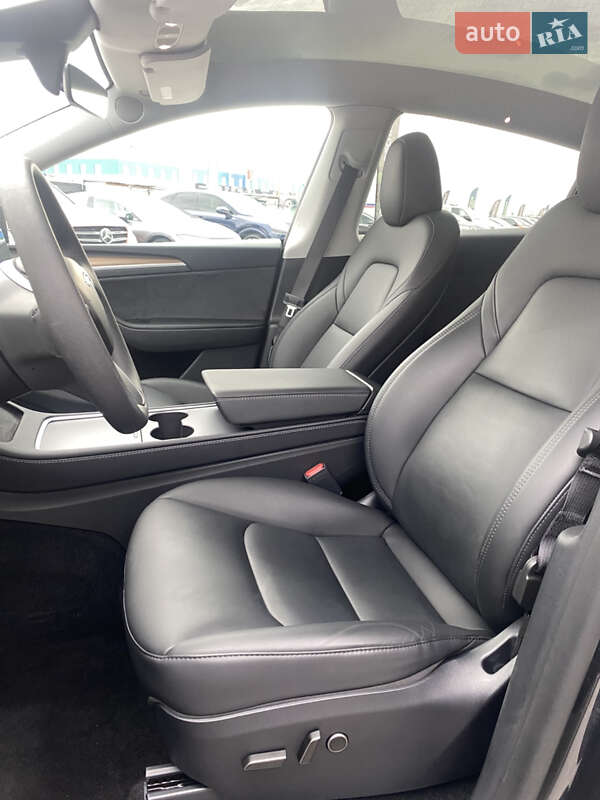 Позашляховик / Кросовер Tesla Model Y 2024 в Києві