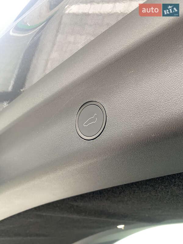 Позашляховик / Кросовер Tesla Model Y 2024 в Києві