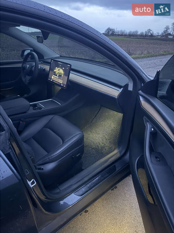 Внедорожник / Кроссовер Tesla Model Y 2023 в Киеве