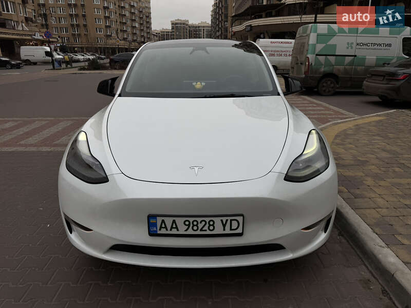 Позашляховик / Кросовер Tesla Model Y 2024 в Києві фото 5 Позашляховик / Кросовер Tesla Model Y 2024 в Києві