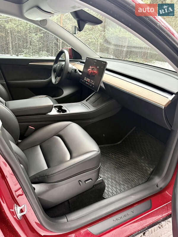Позашляховик / Кросовер Tesla Model Y 2023 в Броварах фото 16 Позашляховик / Кросовер Tesla Model Y 2023 в Броварах