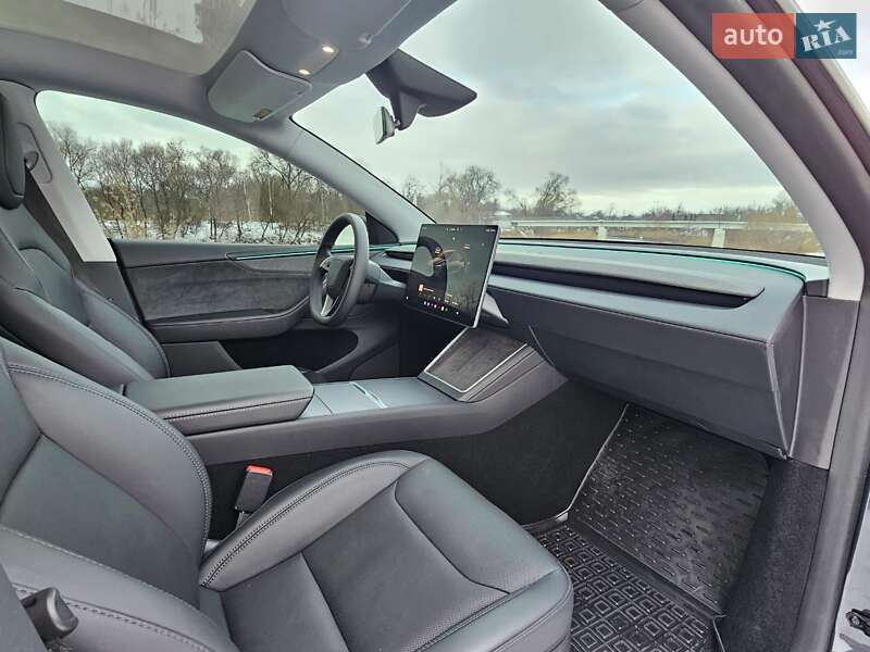 Позашляховик / Кросовер Tesla Model Y 2025 в Києві фото 15 Позашляховик / Кросовер Tesla Model Y 2025 в Києві