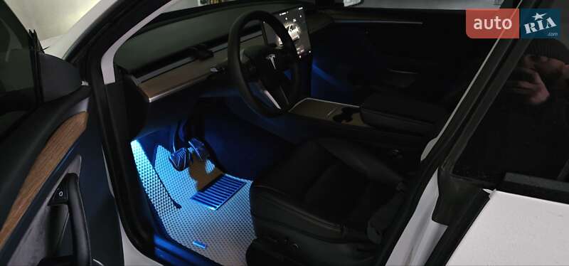 Позашляховик / Кросовер Tesla Model Y 2023 в Тернополі