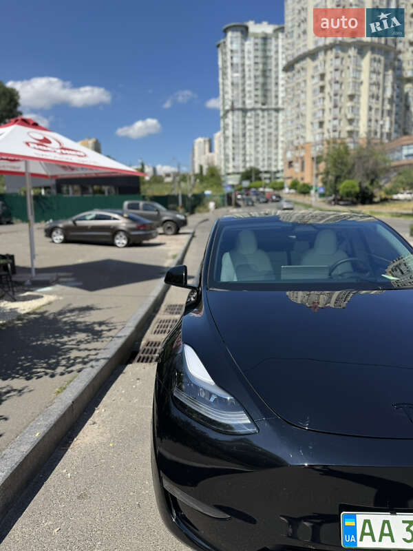 Внедорожник / Кроссовер Tesla Model Y 2023 в Киеве