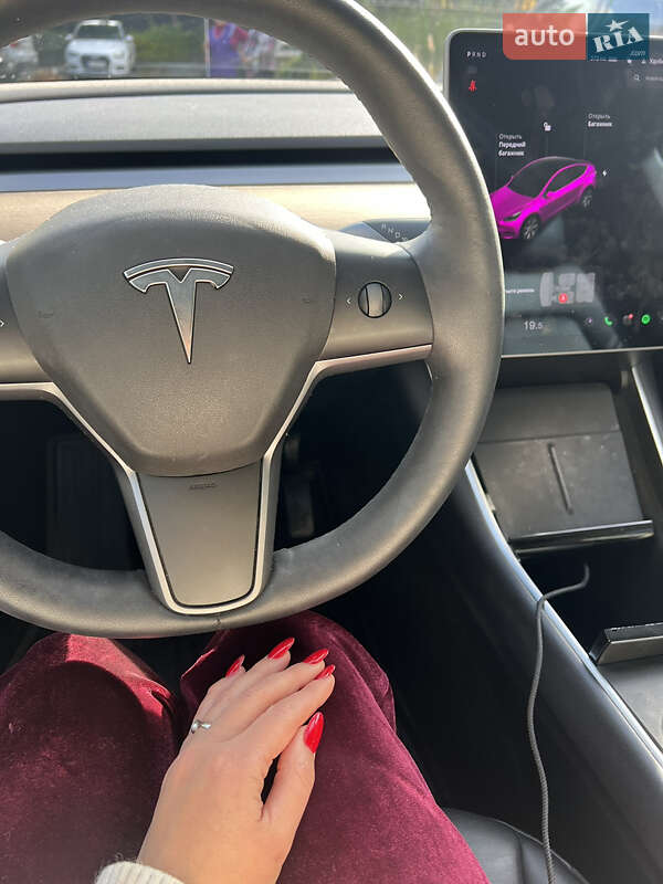 Внедорожник / Кроссовер Tesla Model Y 2020 в Львове