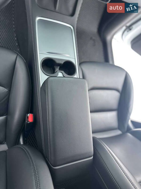 Внедорожник / Кроссовер Tesla Model Y 2022 в Киеве