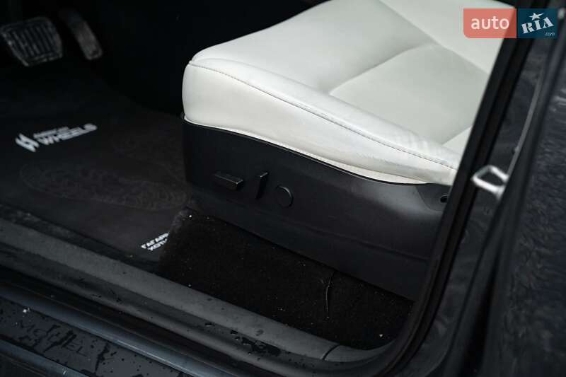 Позашляховик / Кросовер Tesla Model Y 2020 в Чернівцях фото 22 Позашляховик / Кросовер Tesla Model Y 2020 в Чернівцях