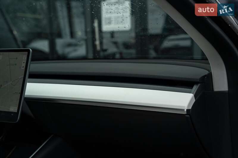 Позашляховик / Кросовер Tesla Model Y 2020 в Чернівцях фото 38 Позашляховик / Кросовер Tesla Model Y 2020 в Чернівцях