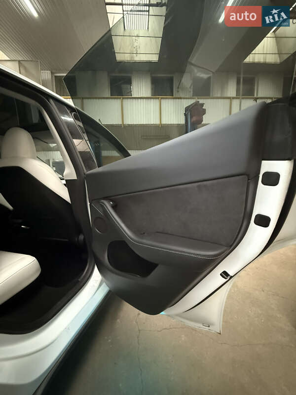 Внедорожник / Кроссовер Tesla Model Y 2023 в Первомайске