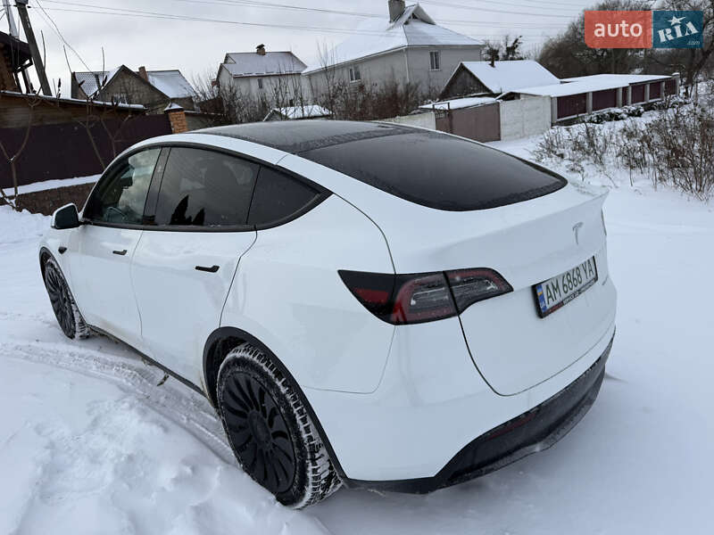 Позашляховик / Кросовер Tesla Model Y 2023 в Житомирі фото 2 Позашляховик / Кросовер Tesla Model Y 2023 в Житомирі