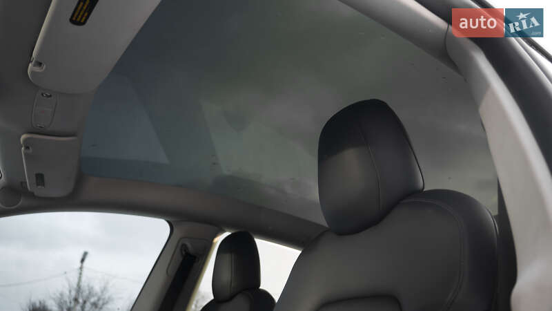 Внедорожник / Кроссовер Tesla Model Y 2022 в Киеве