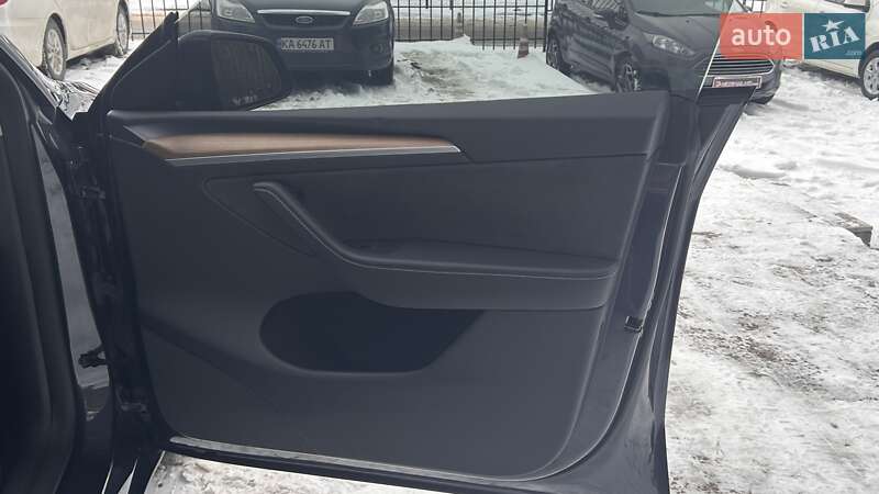 Внедорожник / Кроссовер Tesla Model Y 2024 в Киеве
