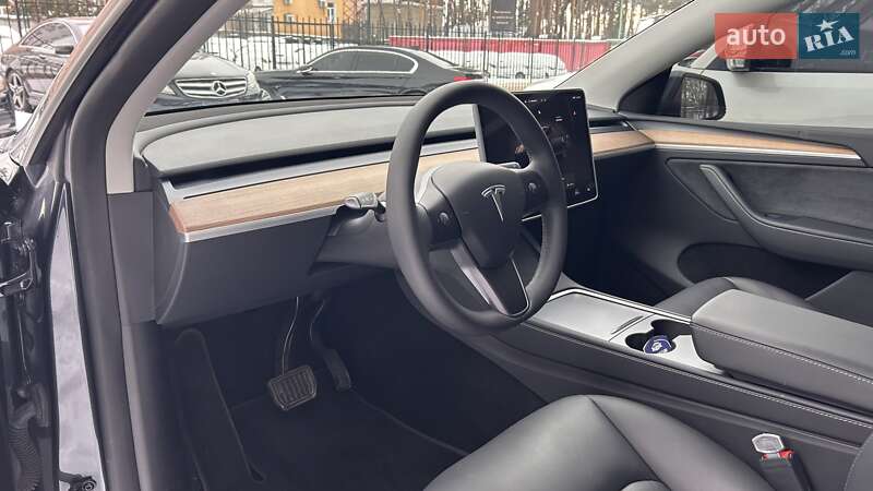Внедорожник / Кроссовер Tesla Model Y 2024 в Киеве