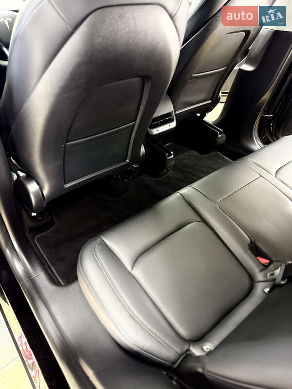 Внедорожник / Кроссовер Tesla Model Y 2020 в Львове