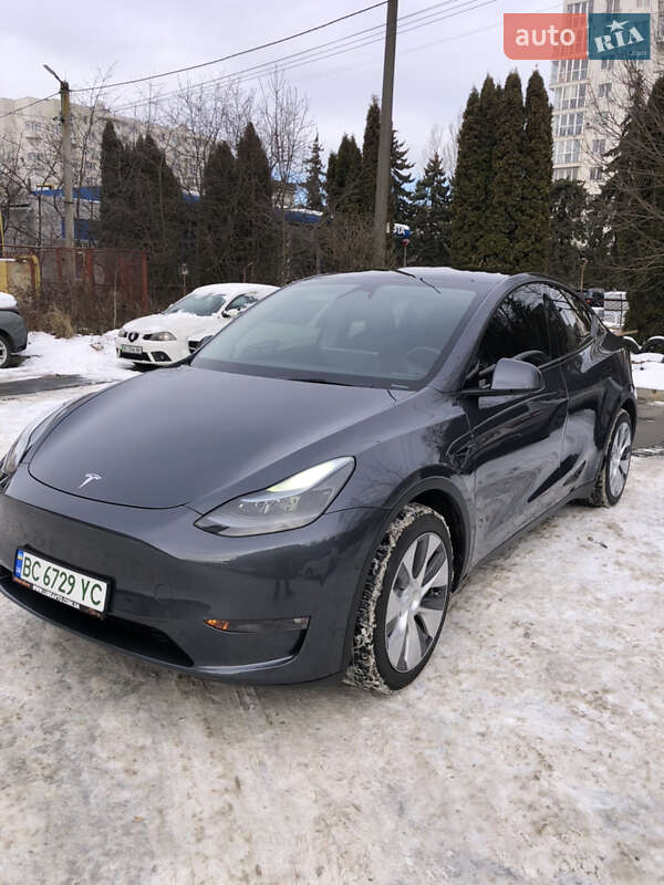 Tesla Model Y 2023