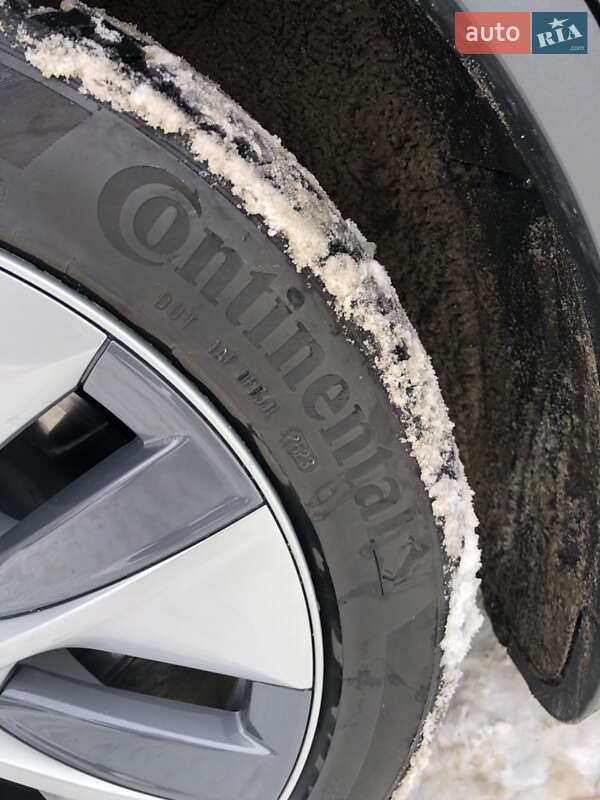 Позашляховик / Кросовер Tesla Model Y 2023 в Львові фото 23 Позашляховик / Кросовер Tesla Model Y 2023 в Львові