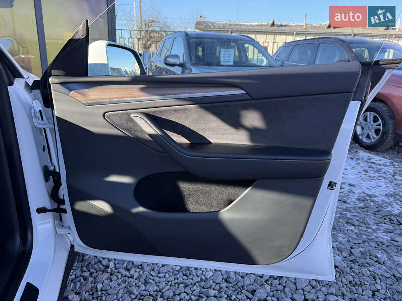 Внедорожник / Кроссовер Tesla Model Y 2024 в Стрые