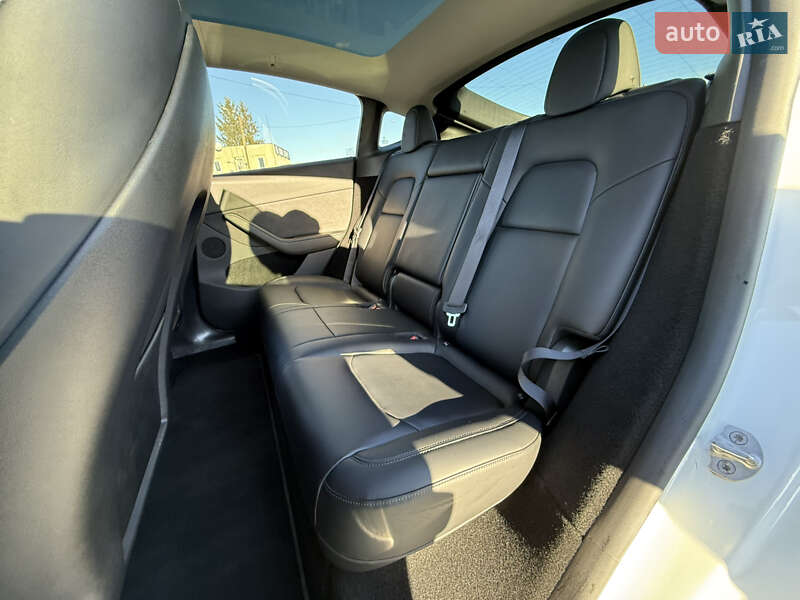 Внедорожник / Кроссовер Tesla Model Y 2024 в Стрые