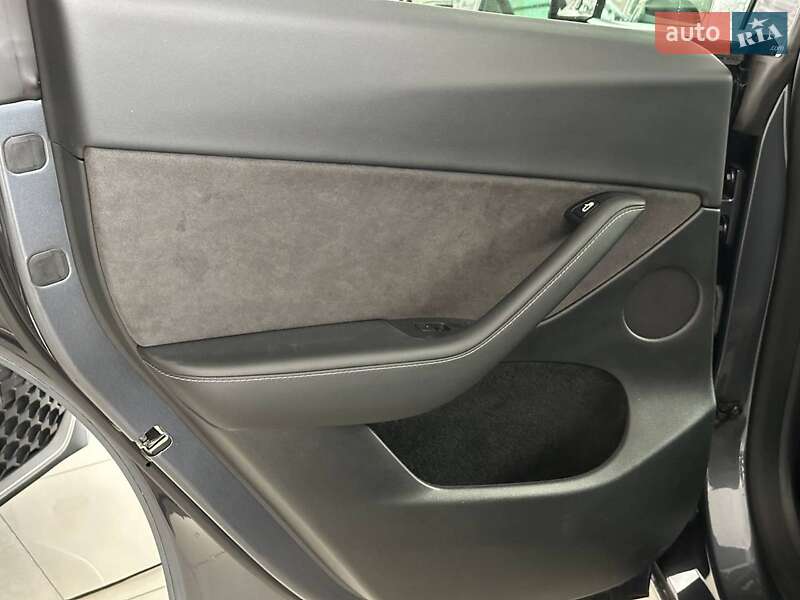 Позашляховик / Кросовер Tesla Model Y 2023 в Одесі фото 12 Позашляховик / Кросовер Tesla Model Y 2023 в Одесі