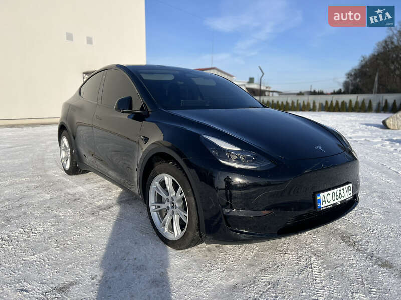 Tesla Model Y 2023