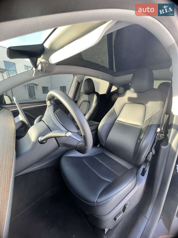Внедорожник / Кроссовер Tesla Model Y 2023 в Луцке