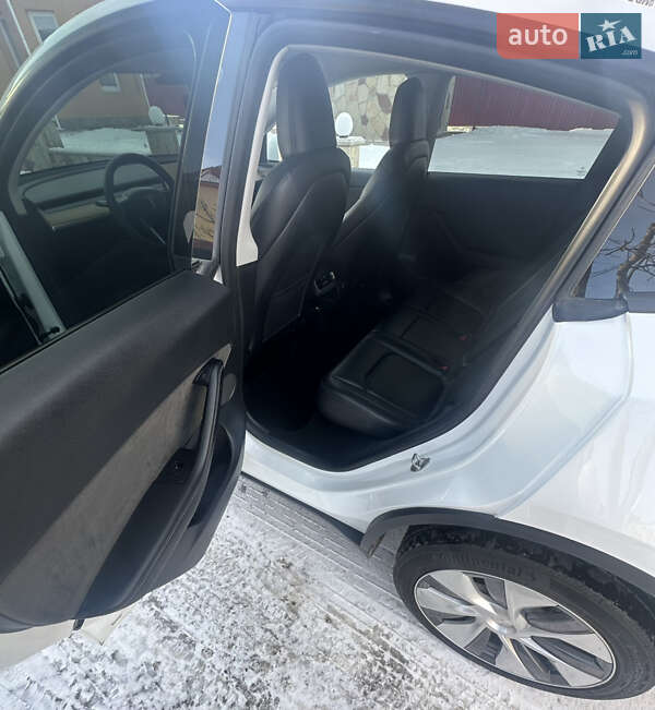 Внедорожник / Кроссовер Tesla Model Y 2023 в Тернополе