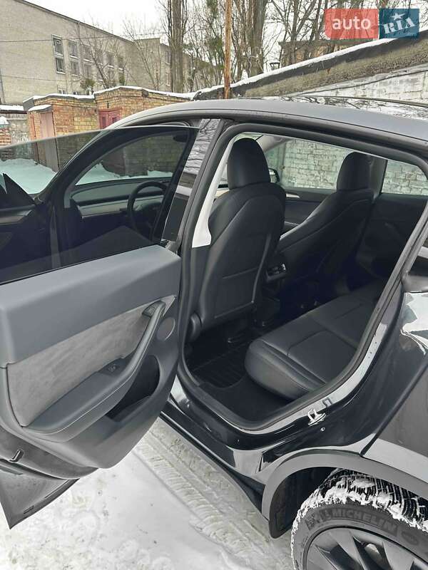 Внедорожник / Кроссовер Tesla Model Y 2024 в Киеве