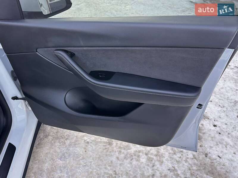 Внедорожник / Кроссовер Tesla Model Y 2020 в Львове