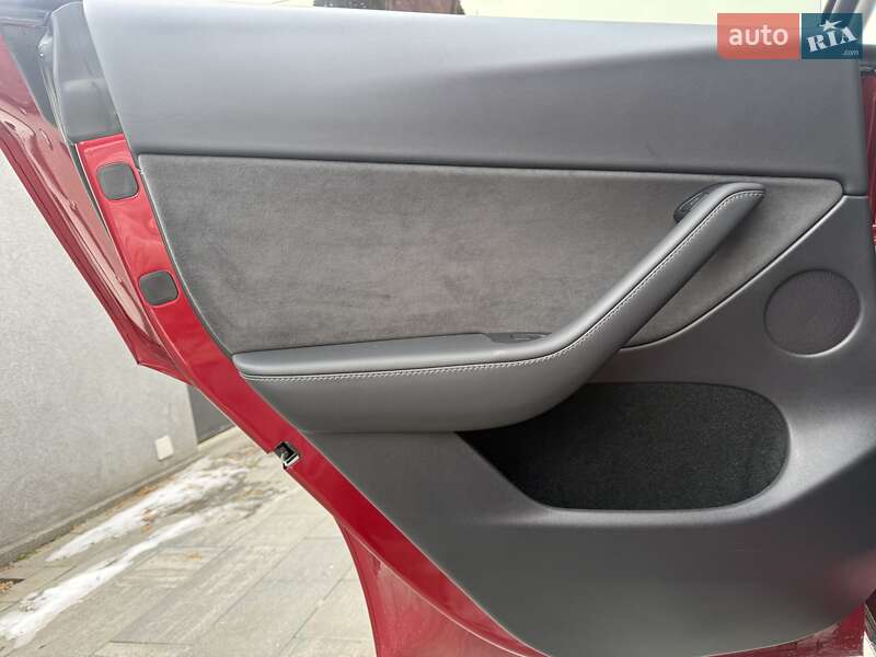 Внедорожник / Кроссовер Tesla Model Y 2024 в Ивано-Франковске