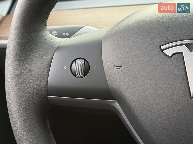 Внедорожник / Кроссовер Tesla Model Y 2024 в Ивано-Франковске