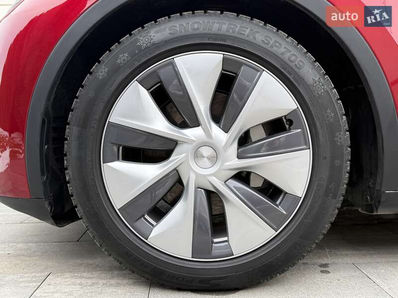 Внедорожник / Кроссовер Tesla Model Y 2024 в Ивано-Франковске