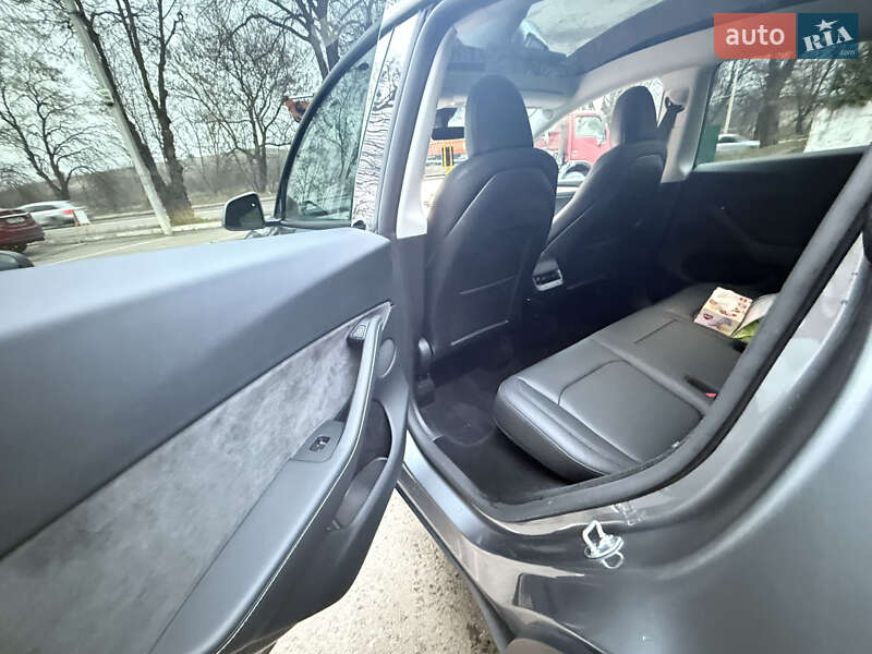 Внедорожник / Кроссовер Tesla Model Y 2025 в Ровно