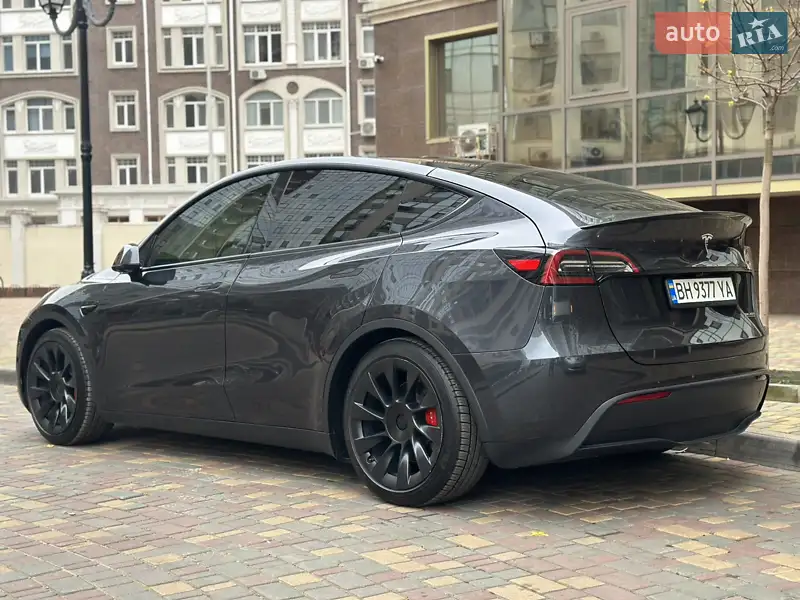 Tesla Model Y 2024